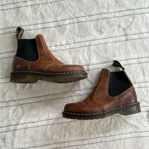 MEN's sz 8 Dr. Martens Brown Leather Chelsea Boots
